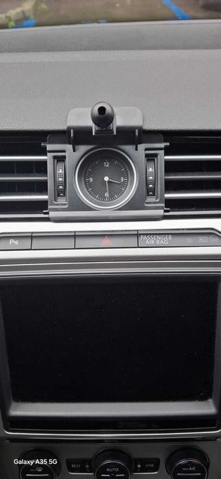 Suport telefon magnetic, dedicat VW passat B8. Nou