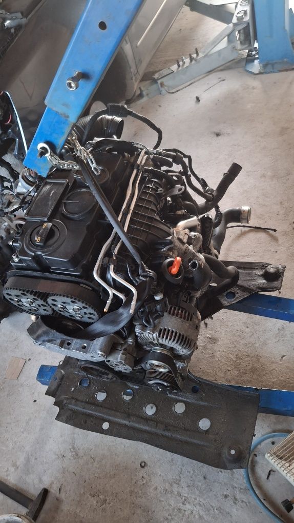 Dezmembrez motor 2.0 bmr  bmn ,injectoare