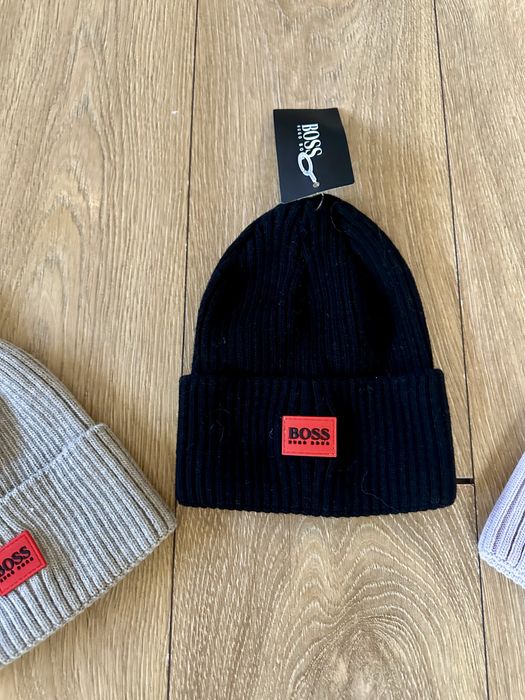 Топла зимна шапка Hugo Boss