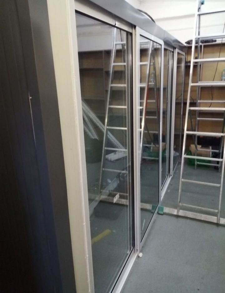 Construcții vitrine frigorifice 1200 euro m liniar