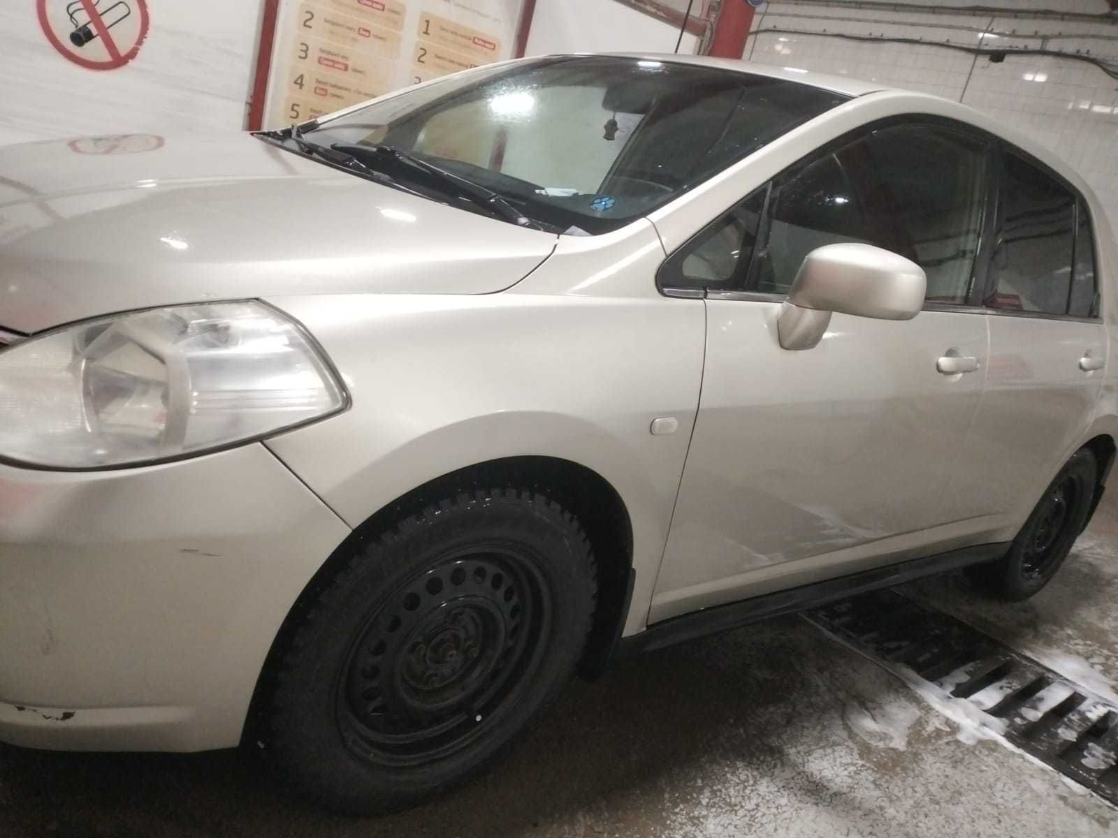 Nissan Tiida (Ниссан Тиида) 2006 г в хорошем состоянии