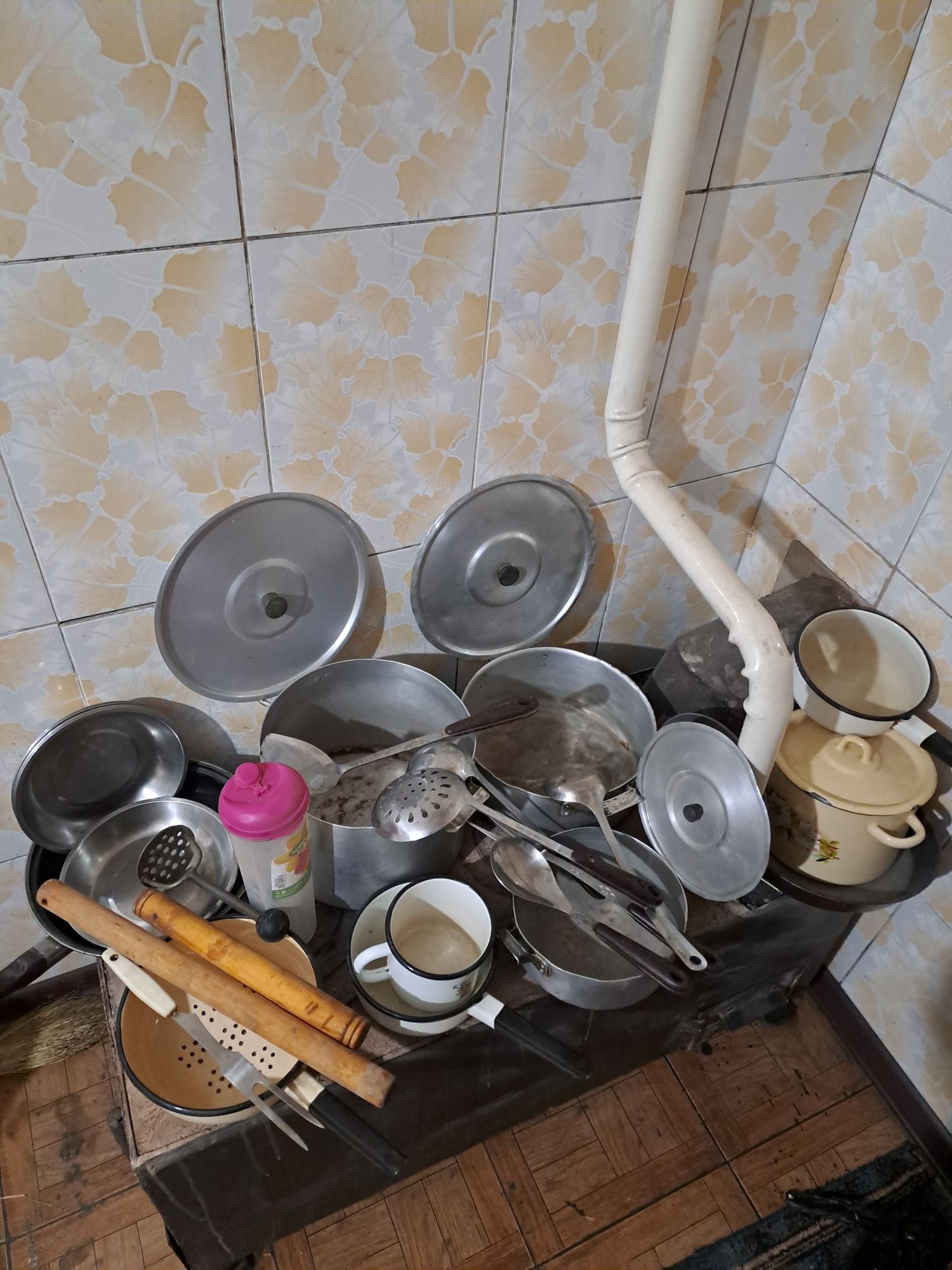 Разная кухонная посуда