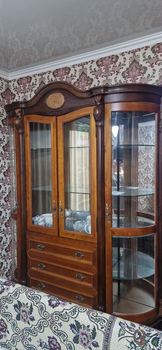 Сервант деревянный