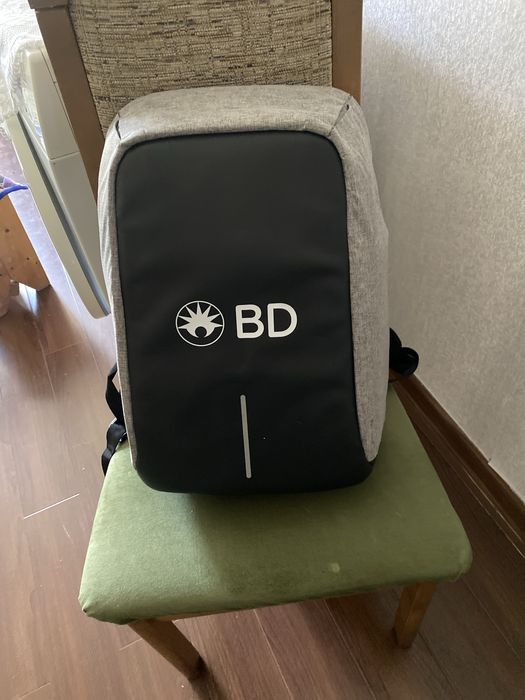 Новый кошелек или ключница и рюкзак фирменный