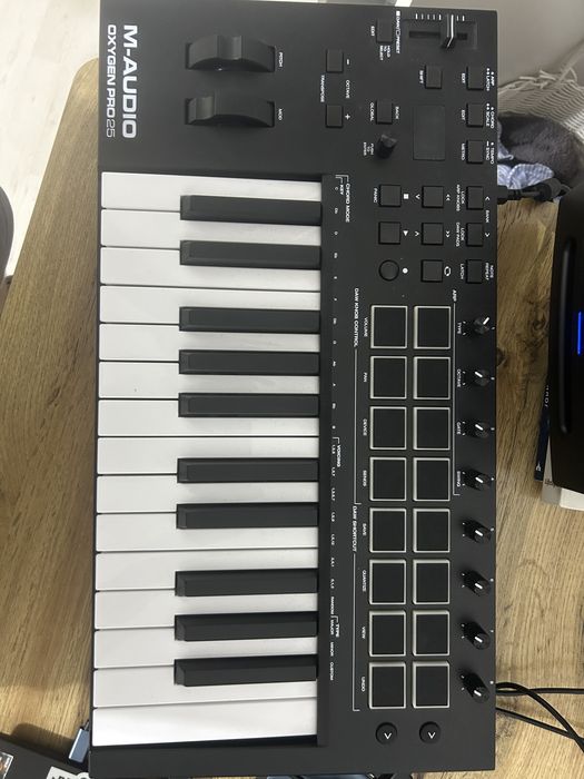 Midi controller, M-AUDIO oxygen pro 25