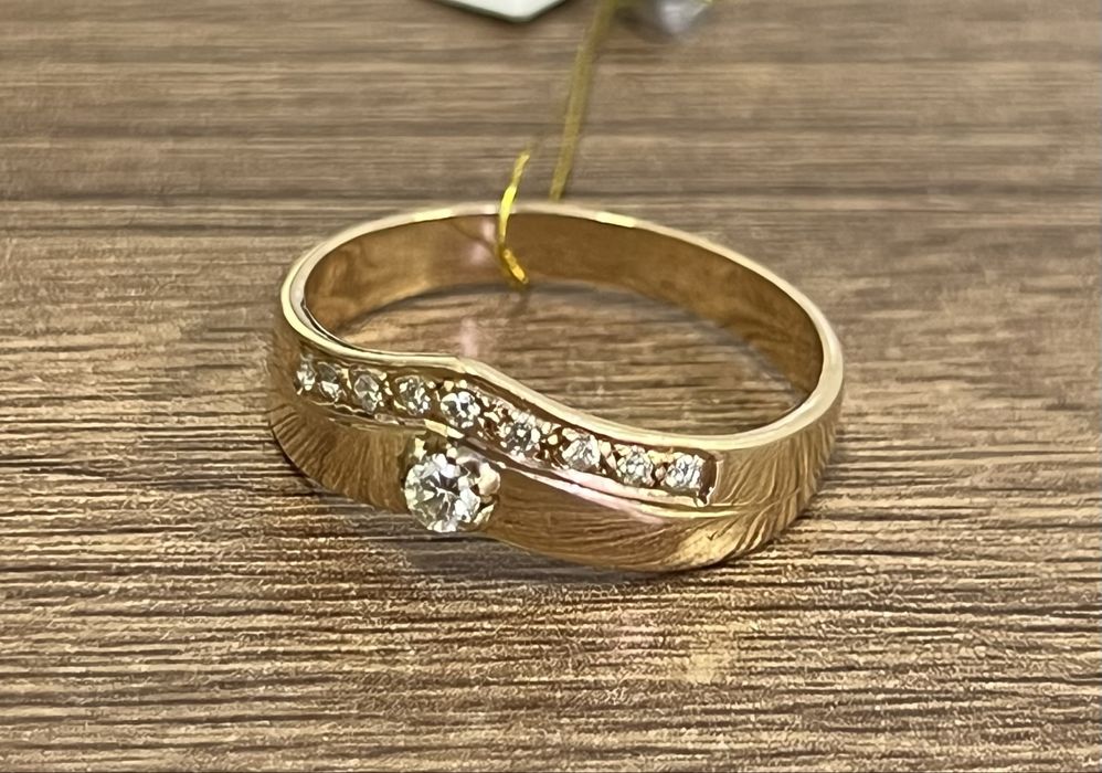 Кольцо с бриллиантама