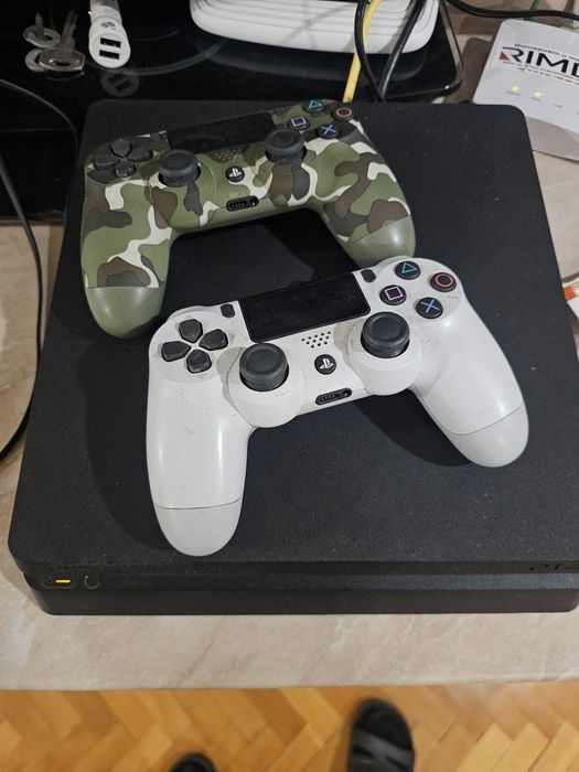 Playstation 4 slim 1 TB