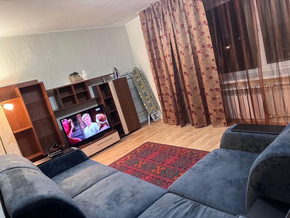 Сдам 2-ух комнатную квартиру Люкс Площадь Республики