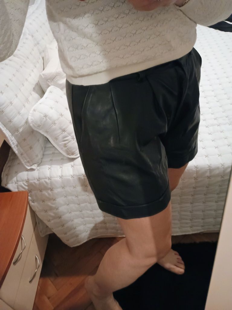 Кожени къси панталони