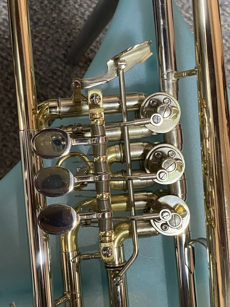 Trompeta Yamaha ytr-436G (valve,rotary)