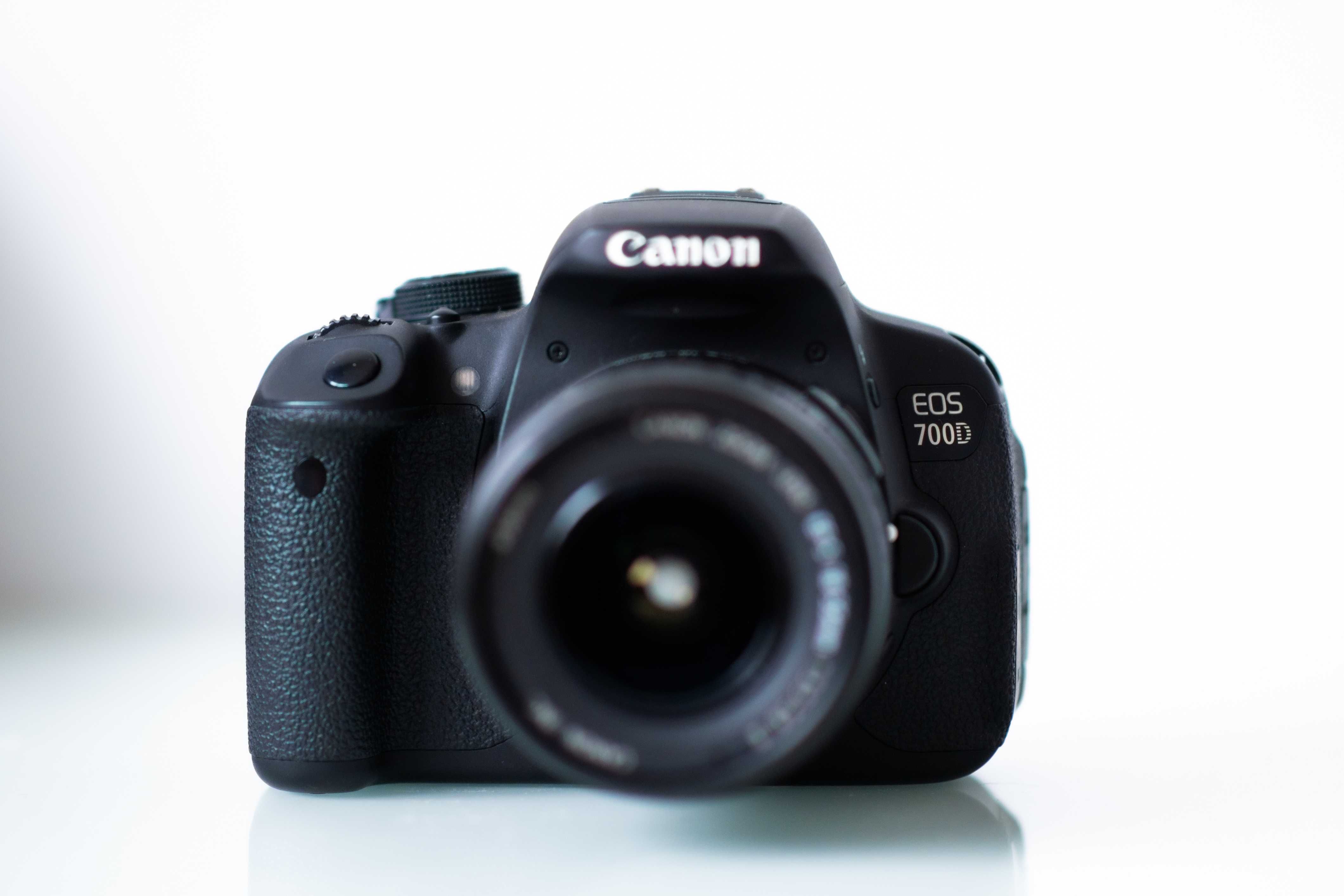 Kit CANON 700D + obiectiv 18-55mm clasic