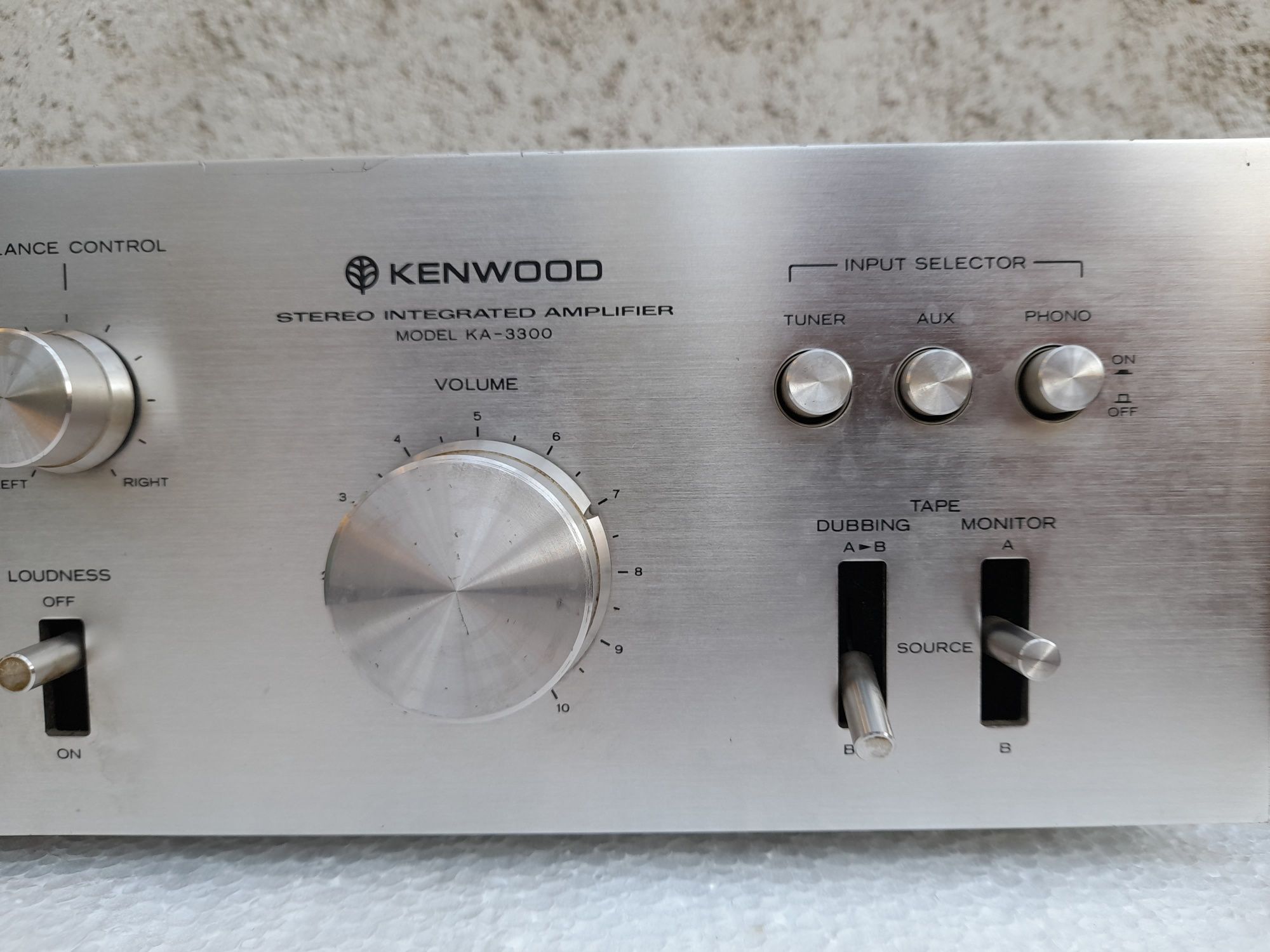 amplificator audio Kenwood KA-3300  ( linie/instrumente )