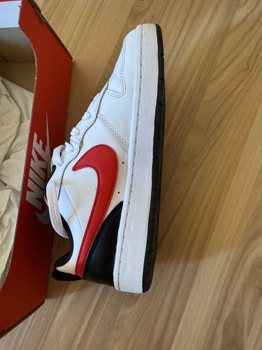 Adidasi nike court borough low 2. Ca noi, pret negociabil.