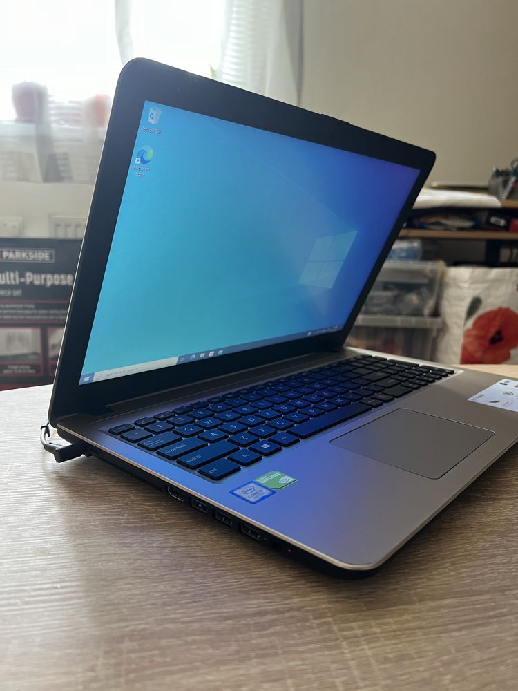 Laptop Asus VivoBook