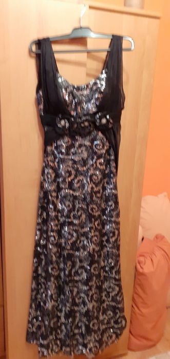 Rochiță mr 38 din dantelă cu paiete