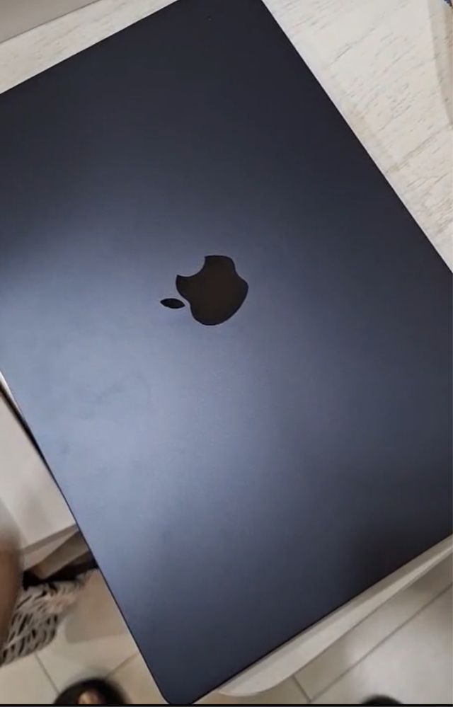 Macbook air 15 2024 , 16/256