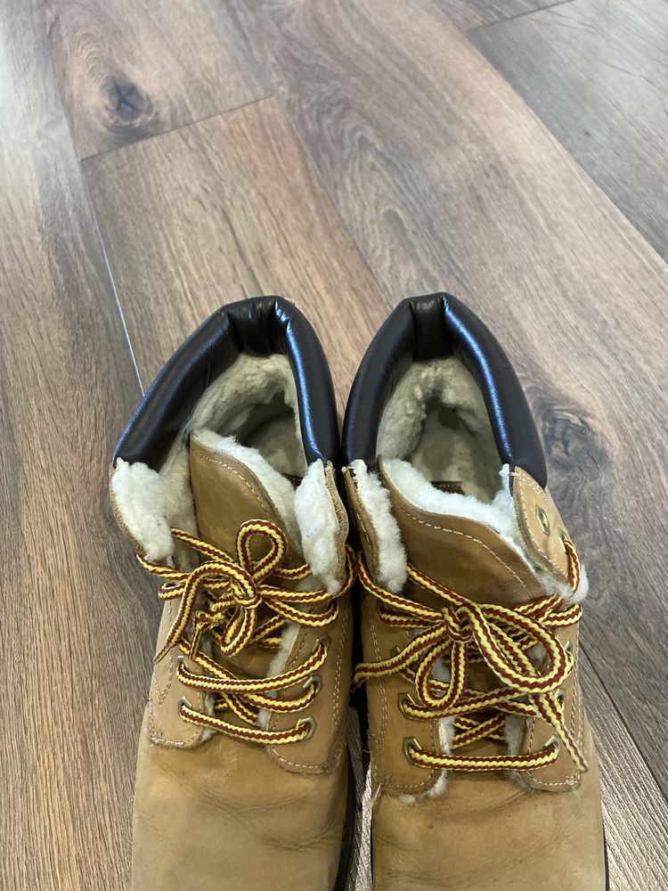 Продам зимние сапоги. Очень теплые. Купили в Хан-Шатыре. Timberland.