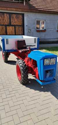 Vând tractoras 4×4 basculabil