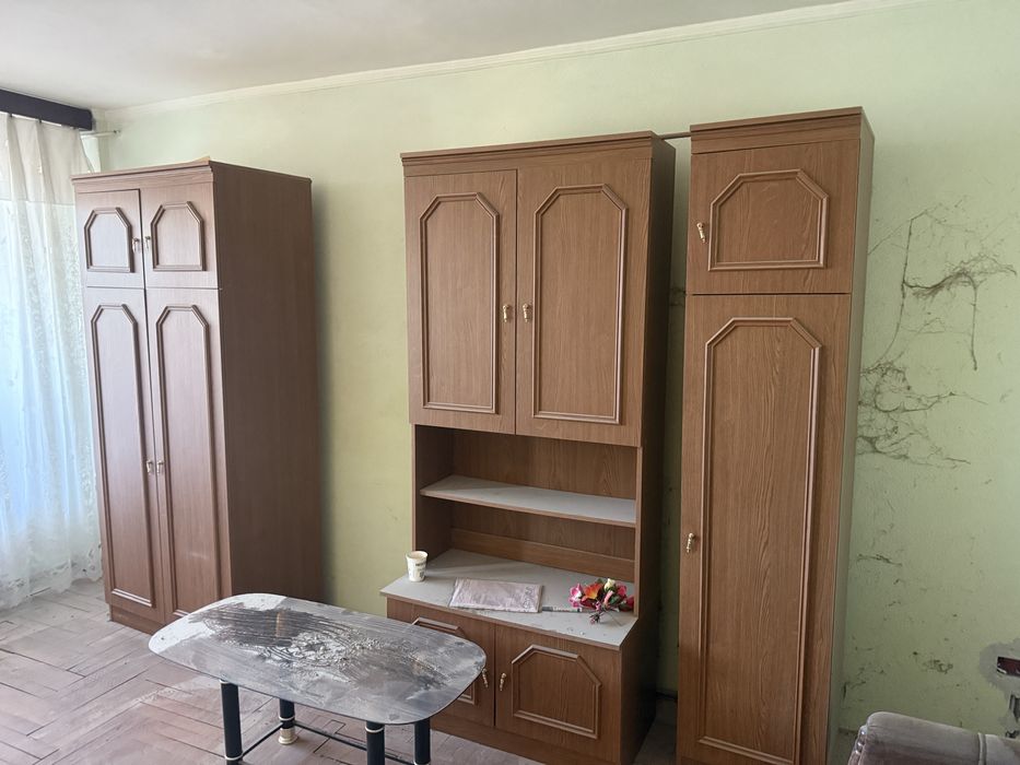 Canapea+ fotolii + dulapuri