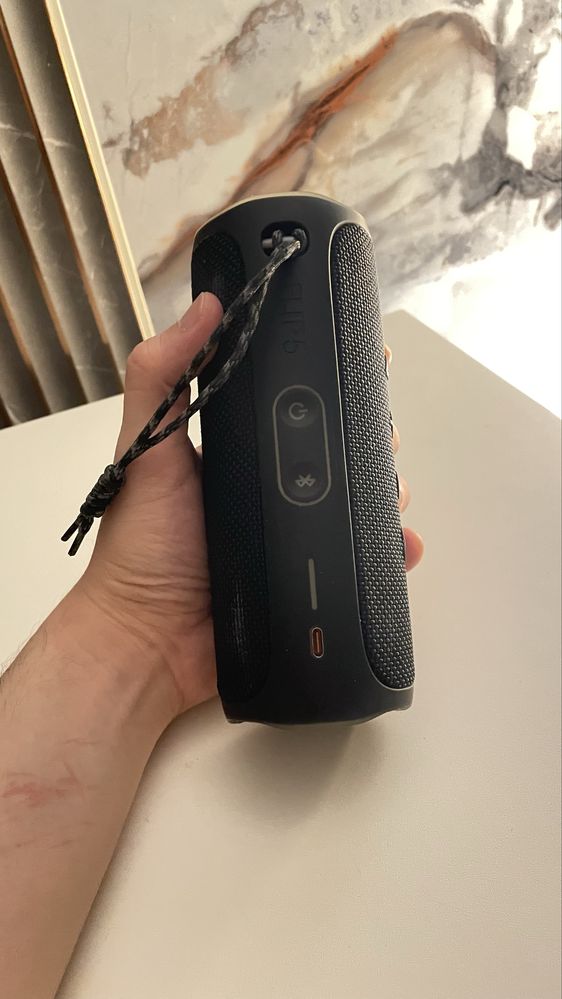 JBL Flip 5 в идеальном состоянии