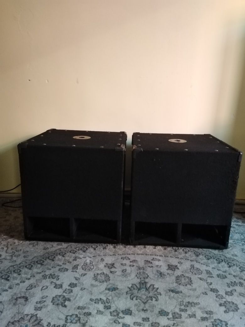 Субы 1000W, пара басов колонок по 500 W