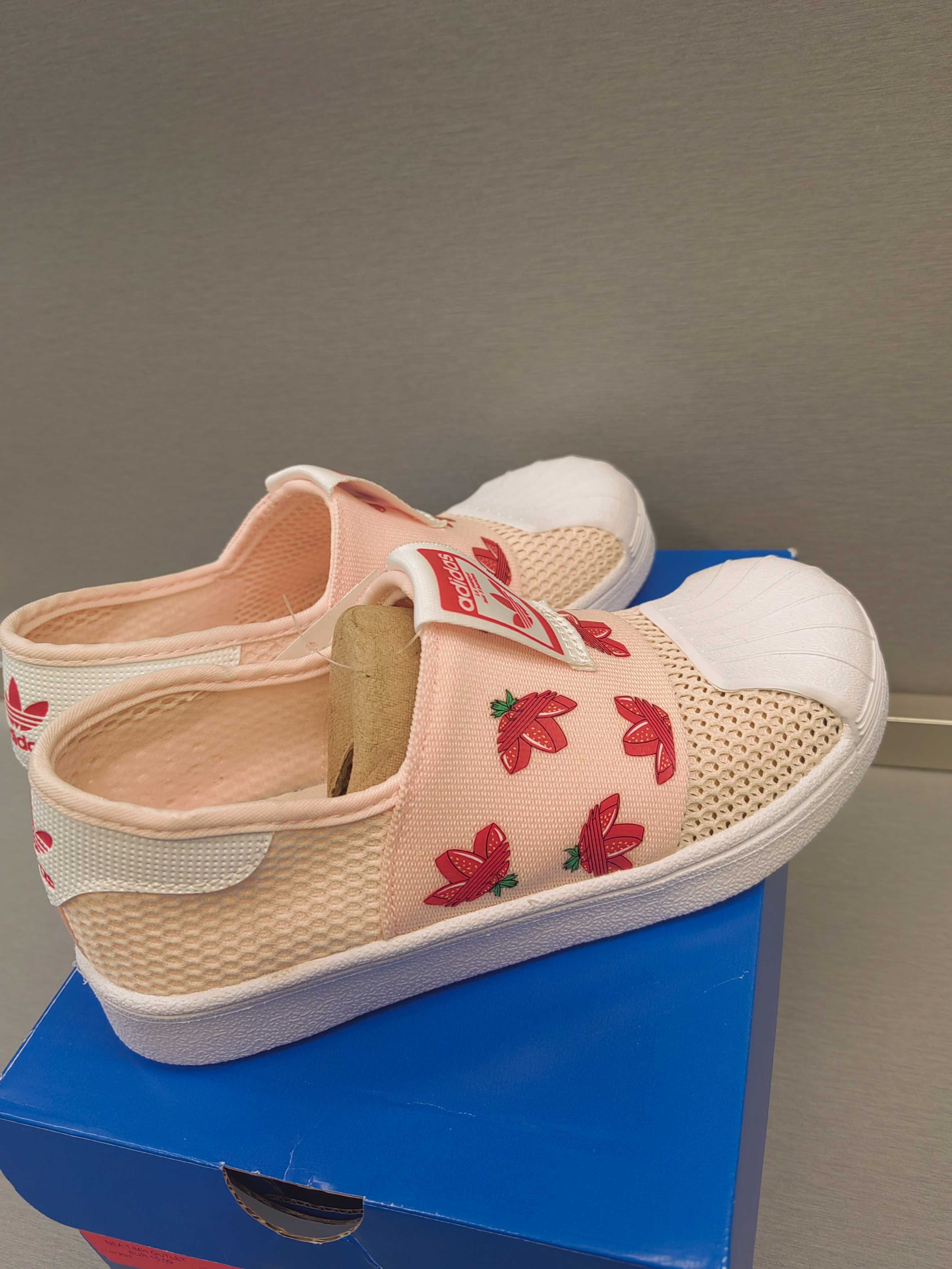 Нови кецове/маратонки Адидас/Adidas за момиче 31 1/2 40лв + подарък