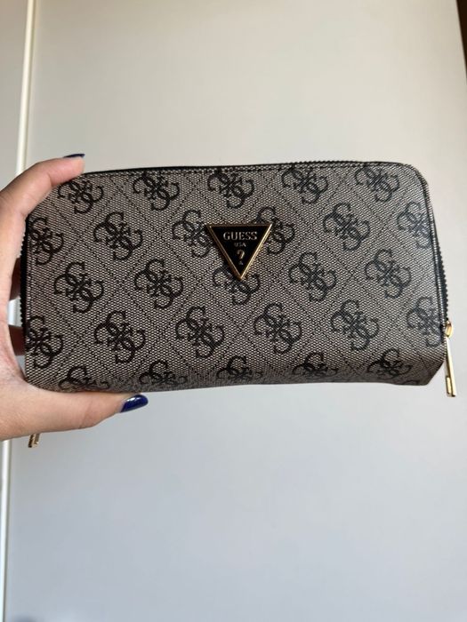 Portofel Guess în stare perfecta