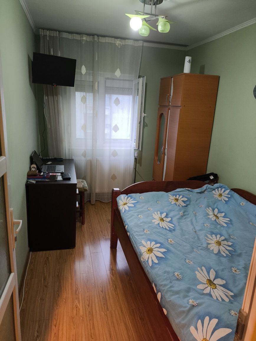Apartament de vânzare cu 3 camere- Câmpina, zonă centrală