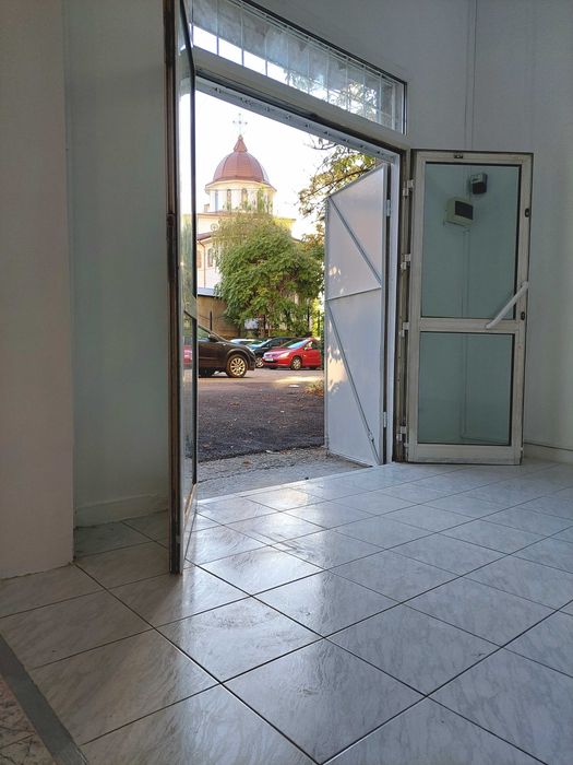 De inchiriat-spatiu comercial  B-dul Republicii - giratoriul CARAIMAN