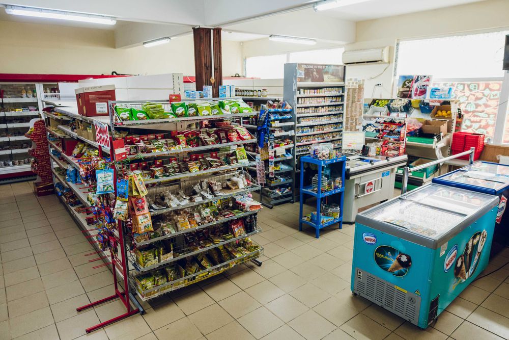 Продава се /под наем / лизинг (магазин, дискотека, механа)  в Суворово