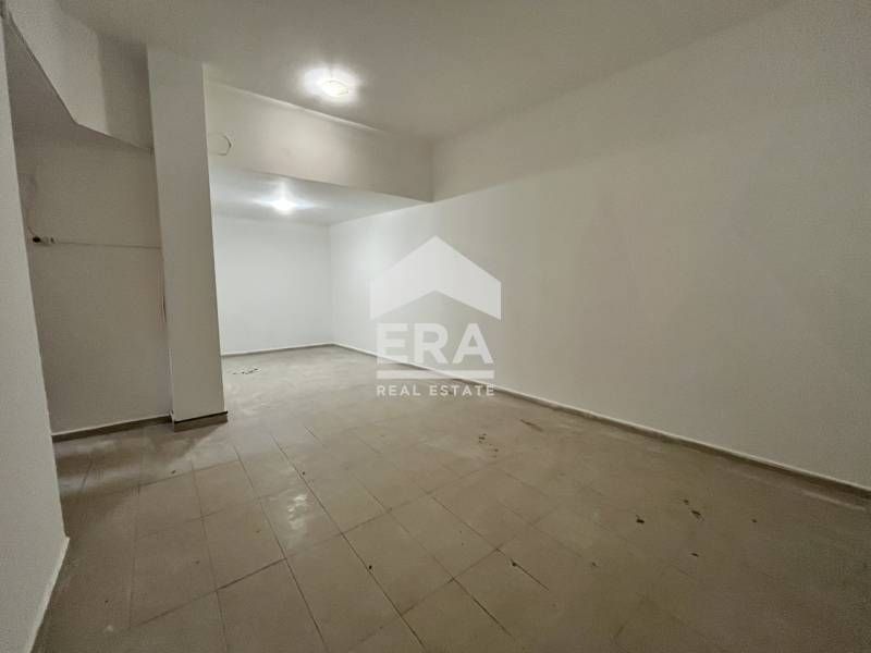 Търговско помещение с лице на ул. Пирин в Манастирски ливади