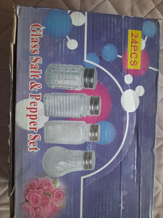 Set nou 24 recipiente sare sau piper