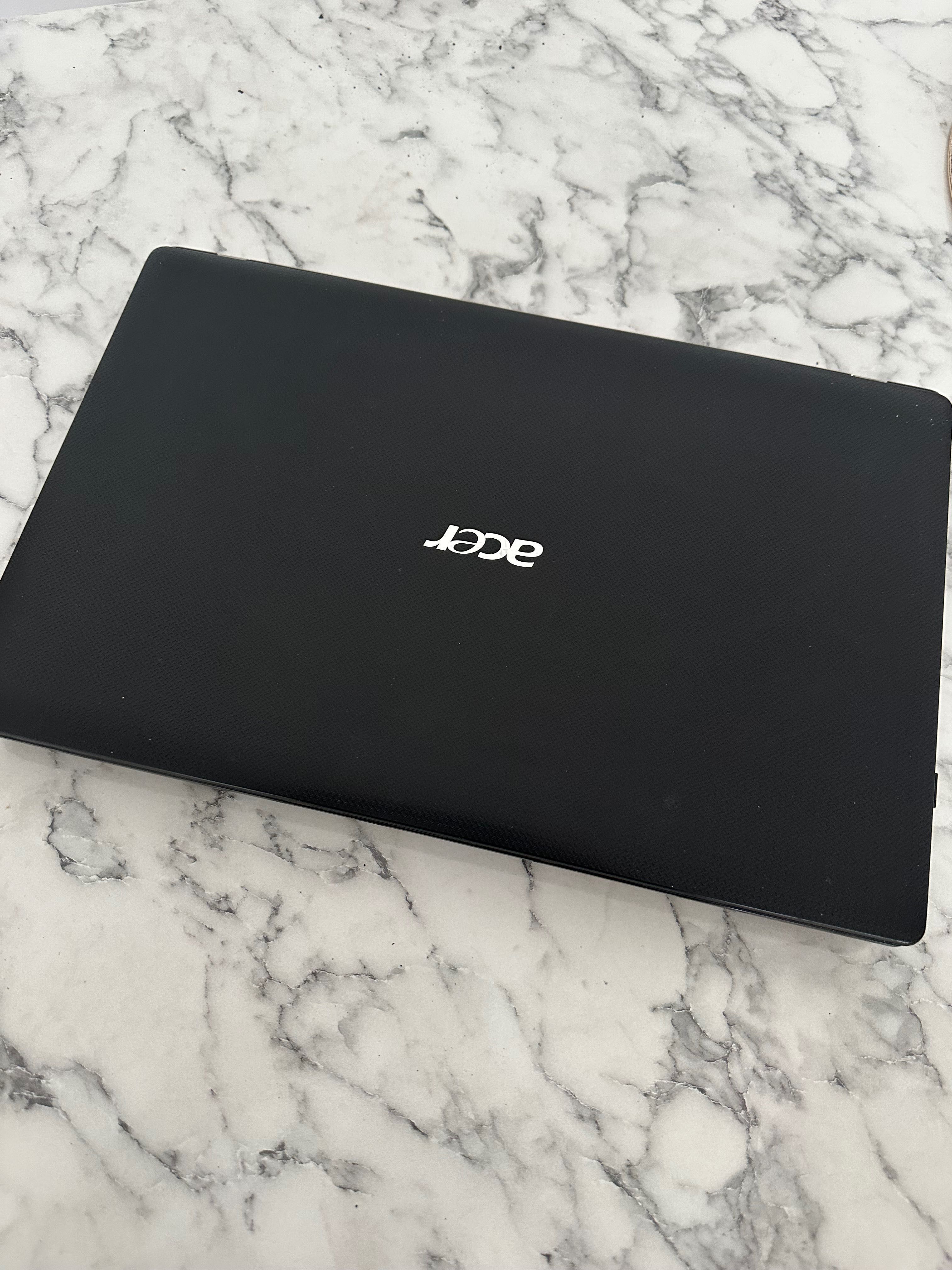 Продавам лаптоп ACER във перфектно състояние.