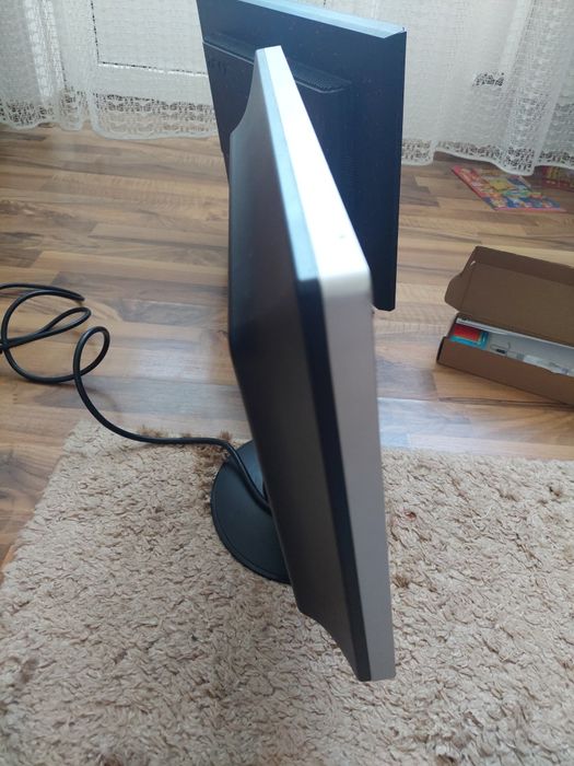 Monitor LG flatron ,diagonala 19 inch ,stare buna