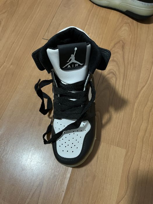 Vand adidasi Nike air jordan