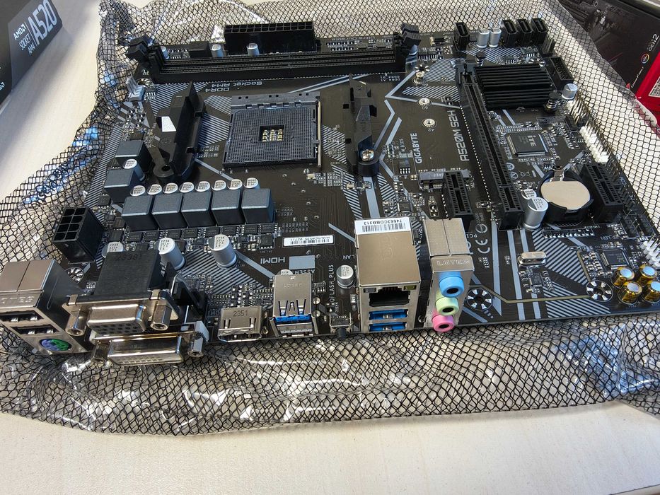 Дъно GIGABYTE A520M S2H – сокет AM4