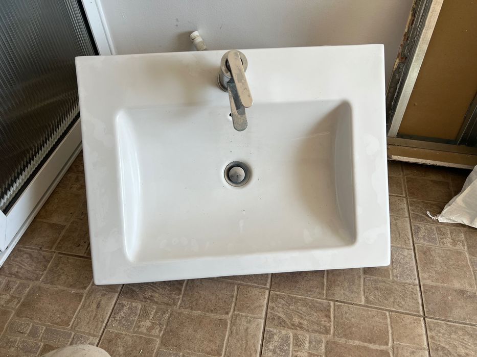 Chiuvetaa baie aproape noua