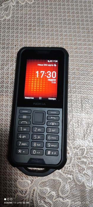 Продавам Nokia 800