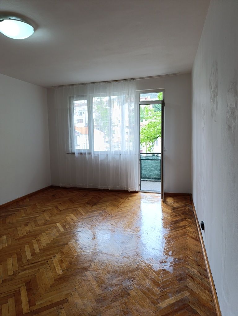 Дава се под наем Тристаен апартамент в Шумен, Център - 85 кв.м за 229.5 € - Снимка #14