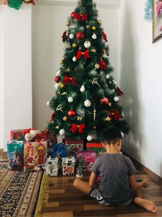 Искусственная елка Высокая 20 тыс