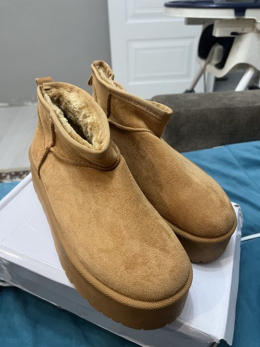 продам 2 пары обуви новые