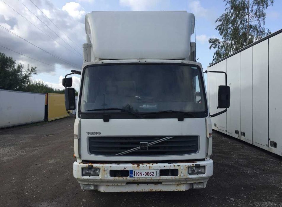 Dezmembram camion VOLVO FL 2006 pentru piese