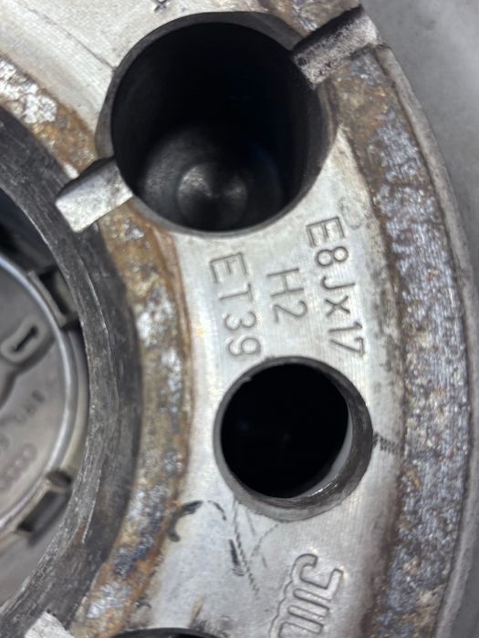 Ауди Q5 джанти със зимни гуми