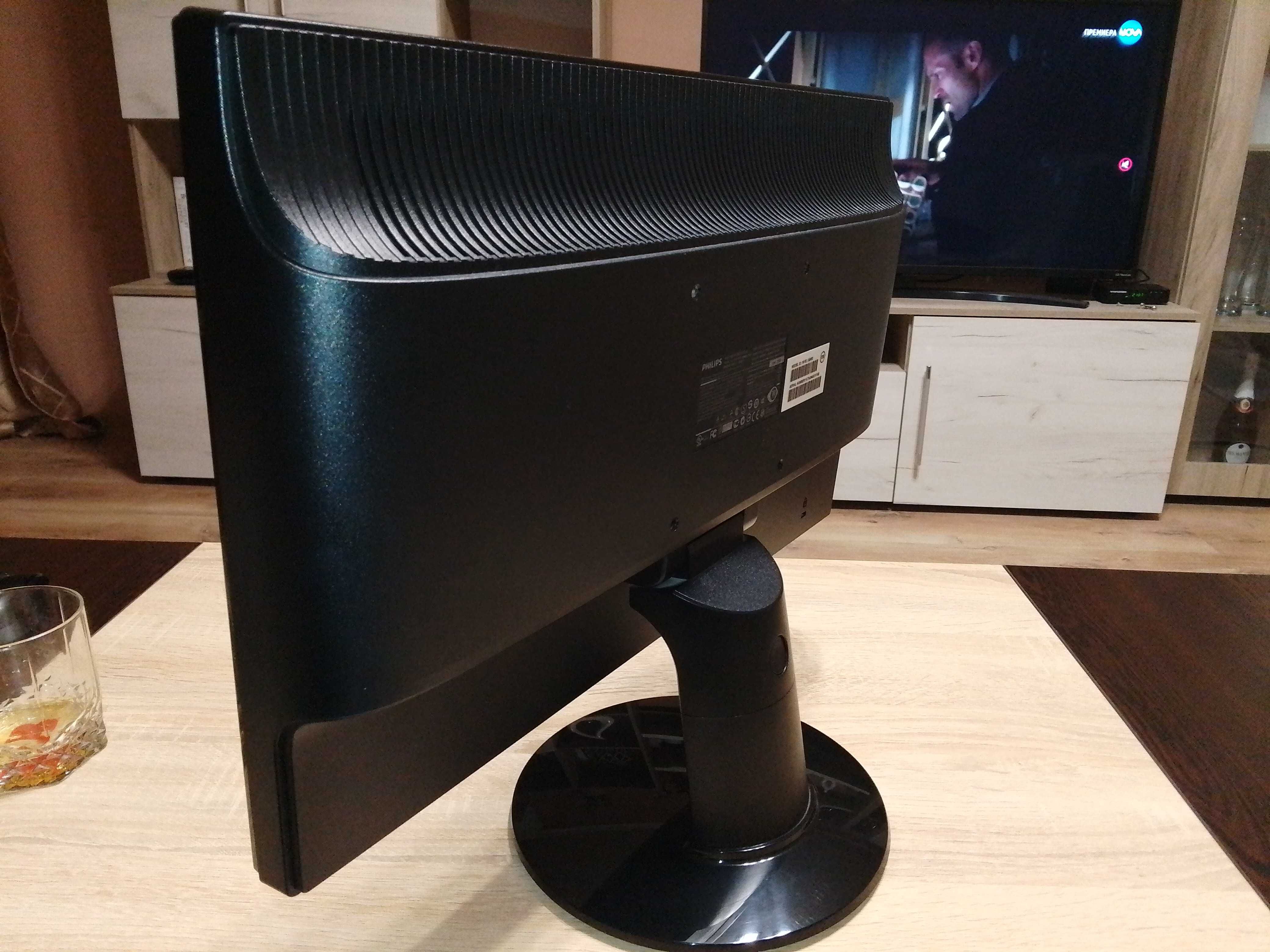 LED монитор Philips 19"