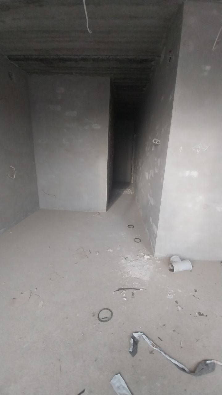 1 xona karobka uyimiz sotiladi yahshi narxda 2 xona qilsa buladi