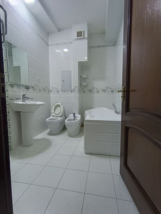 Паркентский. 3/1/9 трёх комнатная первый этаж