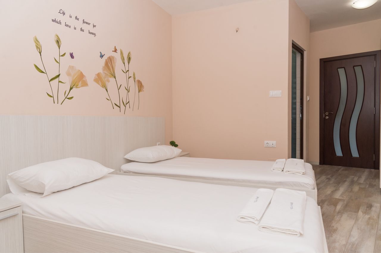 Дава се под наем Тристаен апартамент в Черноморец - 100 кв.м за 360 € - Снимка #10
