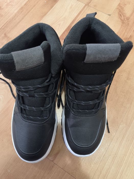 Мъжки кецове "Адидас"