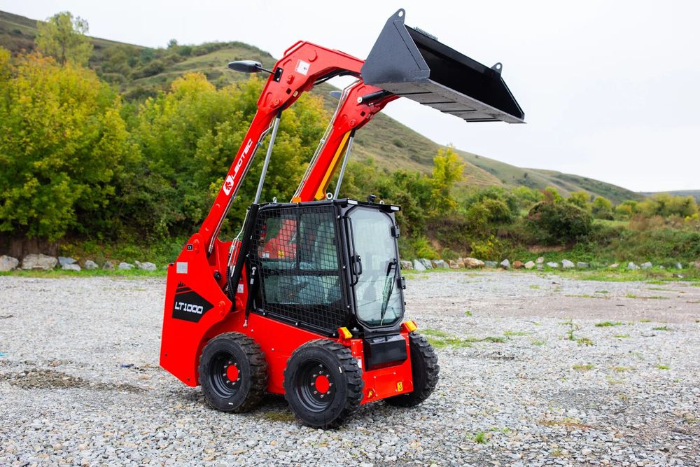 Leotec LT 1000 Încărcător compact Leotec LT 1000 – puternic, versatil, nou