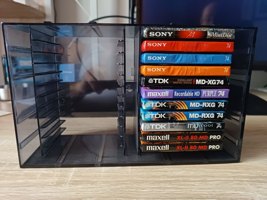 4 suporți pentru minidiscuri impecabile